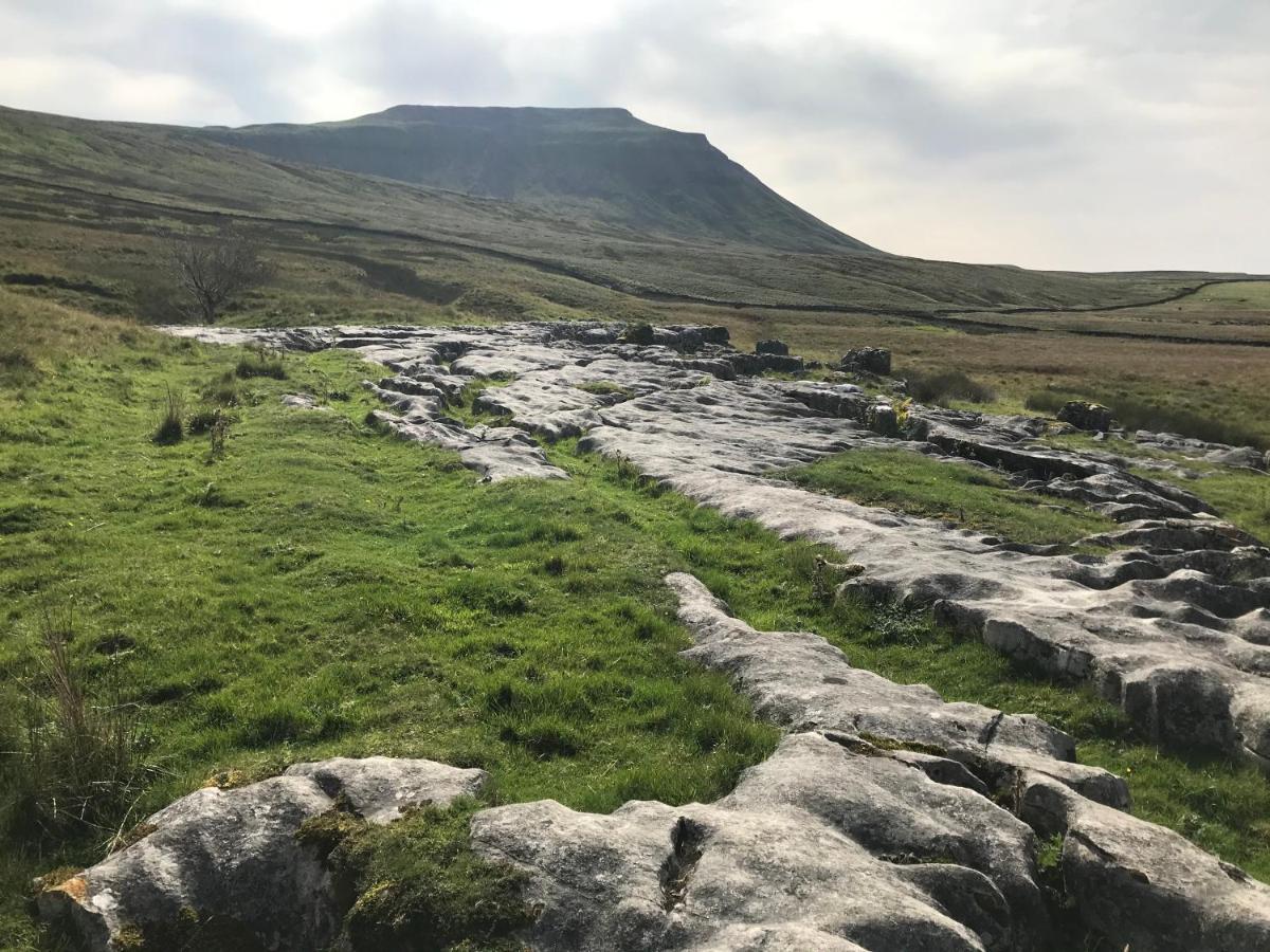 Old School House - Yorkshire Three Peaks Challenge Weathercote ภายนอก รูปภาพ
