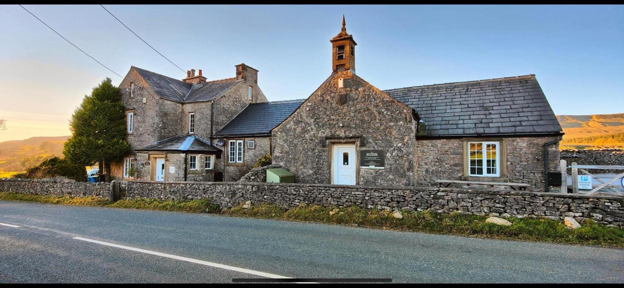 Old School House - Yorkshire Three Peaks Challenge Weathercote ภายนอก รูปภาพ